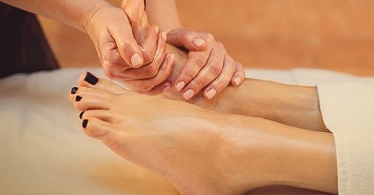 آموزش ماساژ پا برای بهبود شرایط جسمی و روحی